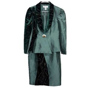 EY Boutique Skirt Suit Set Womens 8 Emerald Green Velvet Trim Jeweled Button